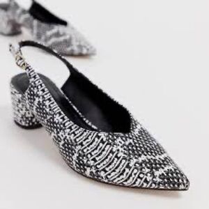 Miss Selfridge pointed block heel with sling back in snake print size 8